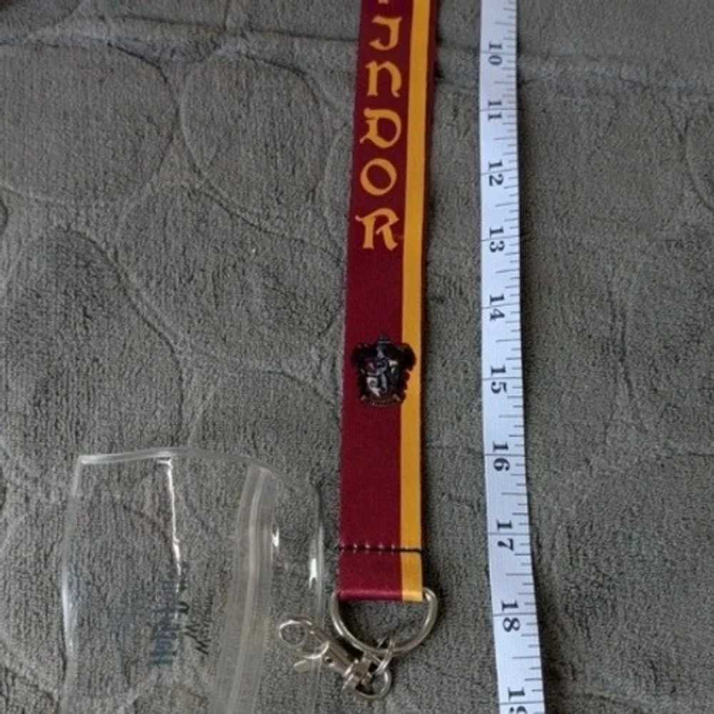 Harry‎ Potter Gryffindor Lanyard Universal Studios Wizarding World ID Holder